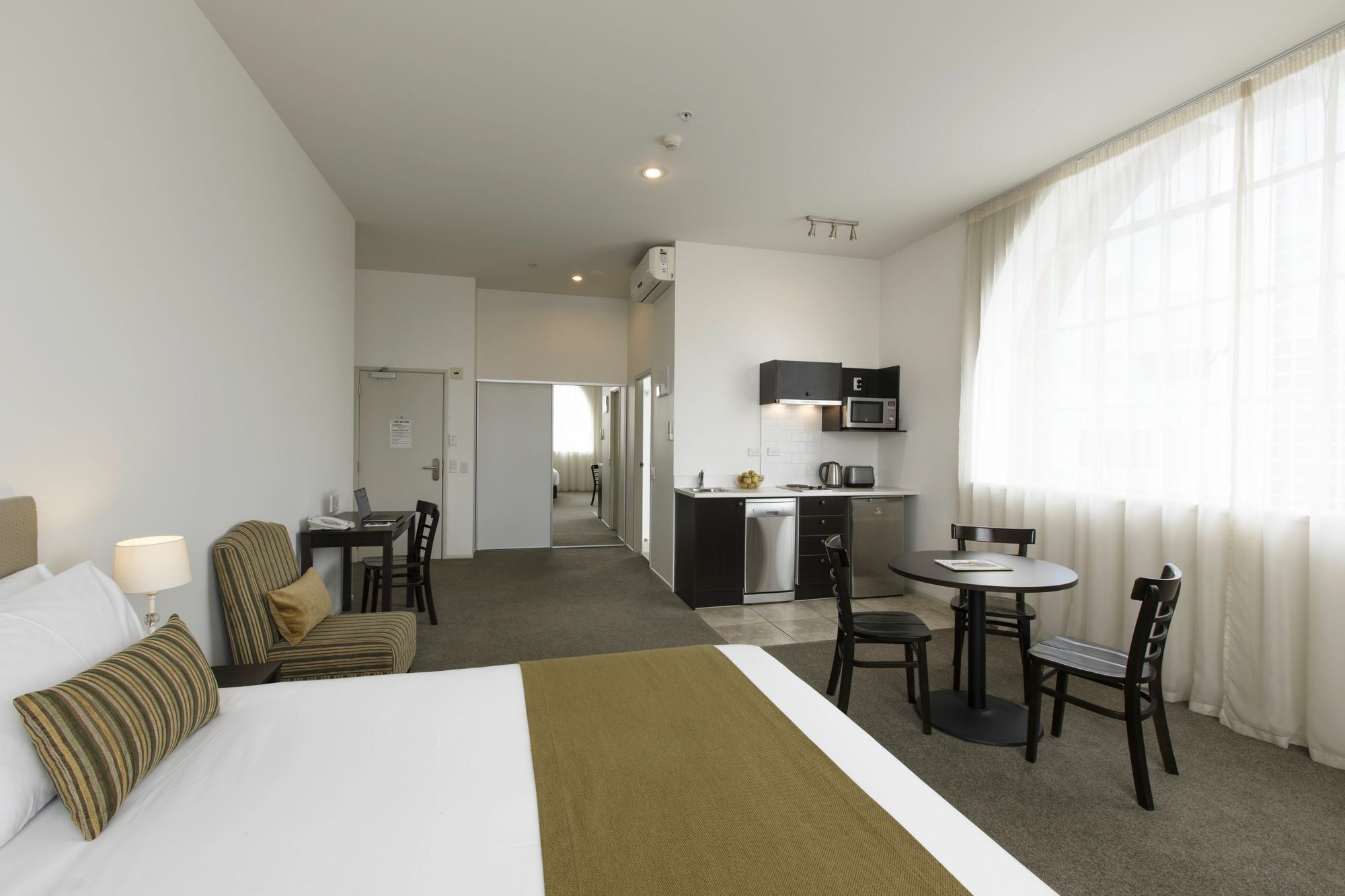 Quest Hamilton Serviced Apartments Экстерьер фото